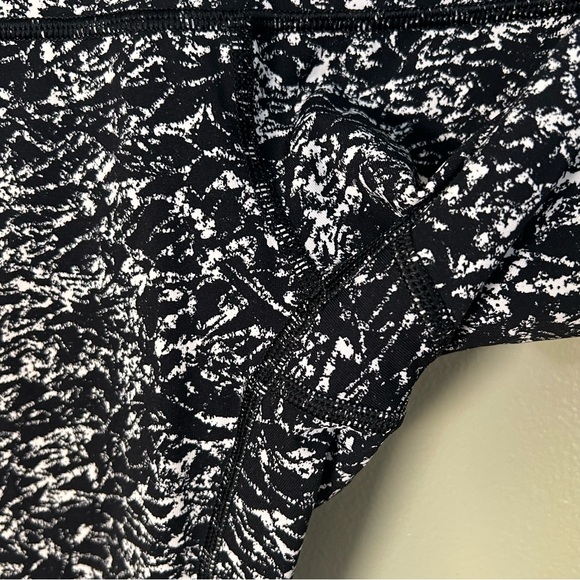 Lululemon wunder under ice breaker size 4 leggings black white 27” - Picture 5 of 11